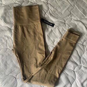 SET Active Tan ScupltFlex Leggings